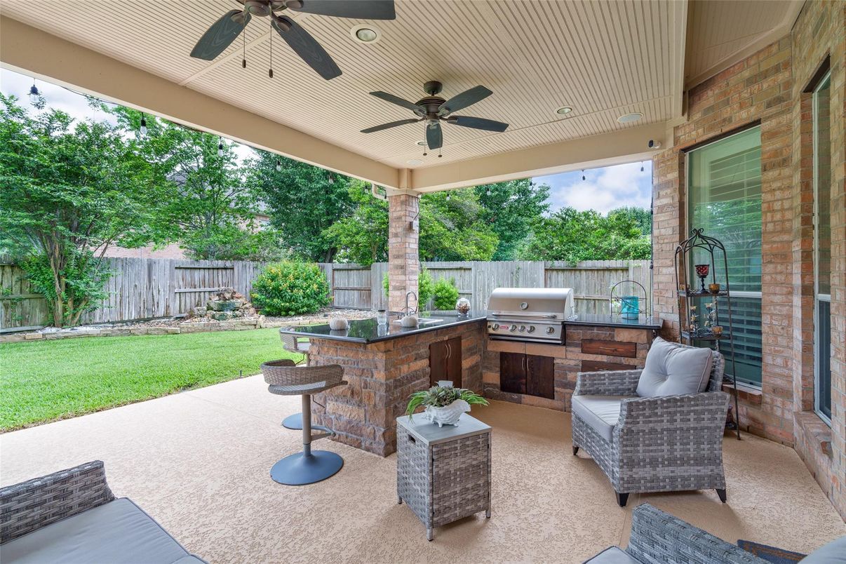 Exterior, Outdoor Kitchen