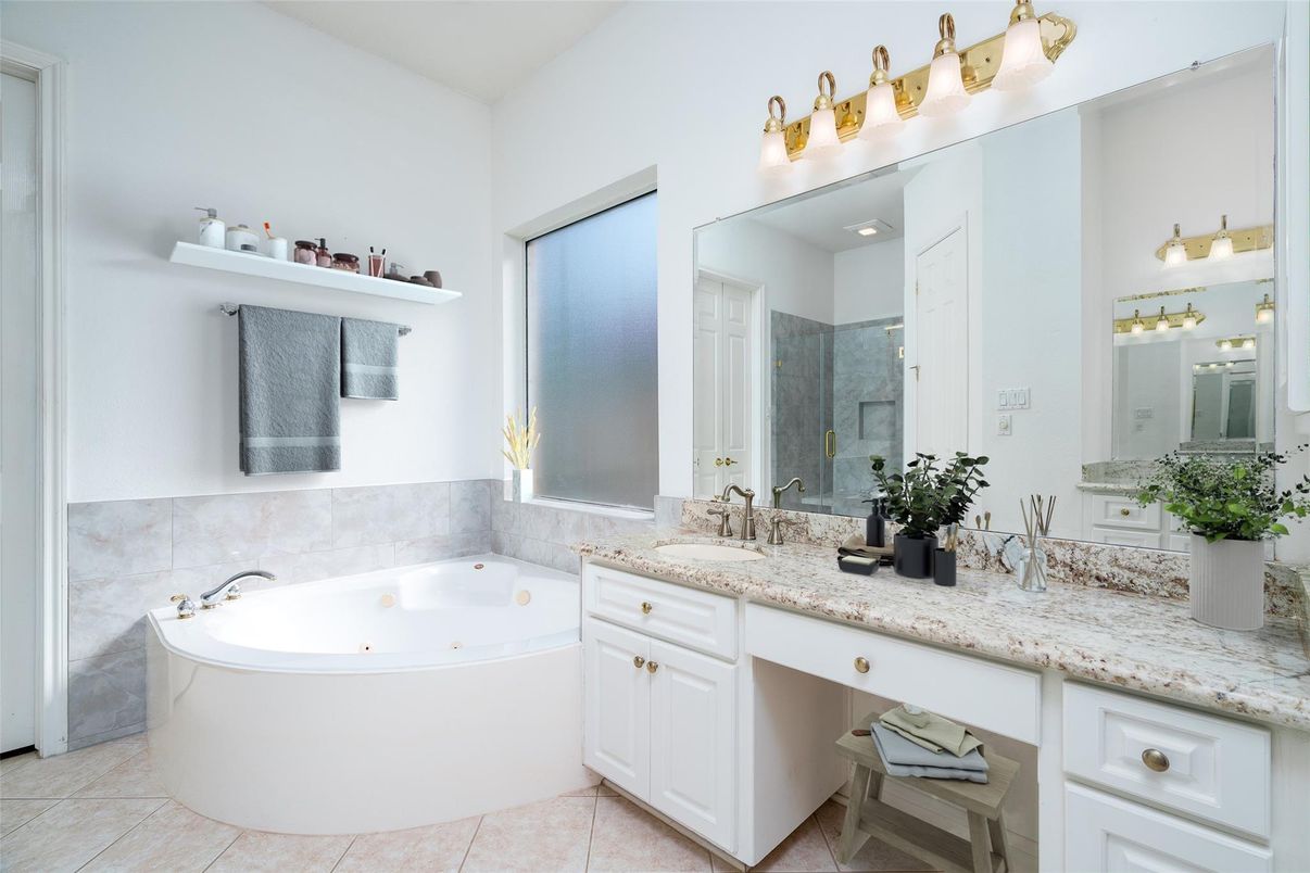 Bathroom, Dual Sink Vanities, Interior