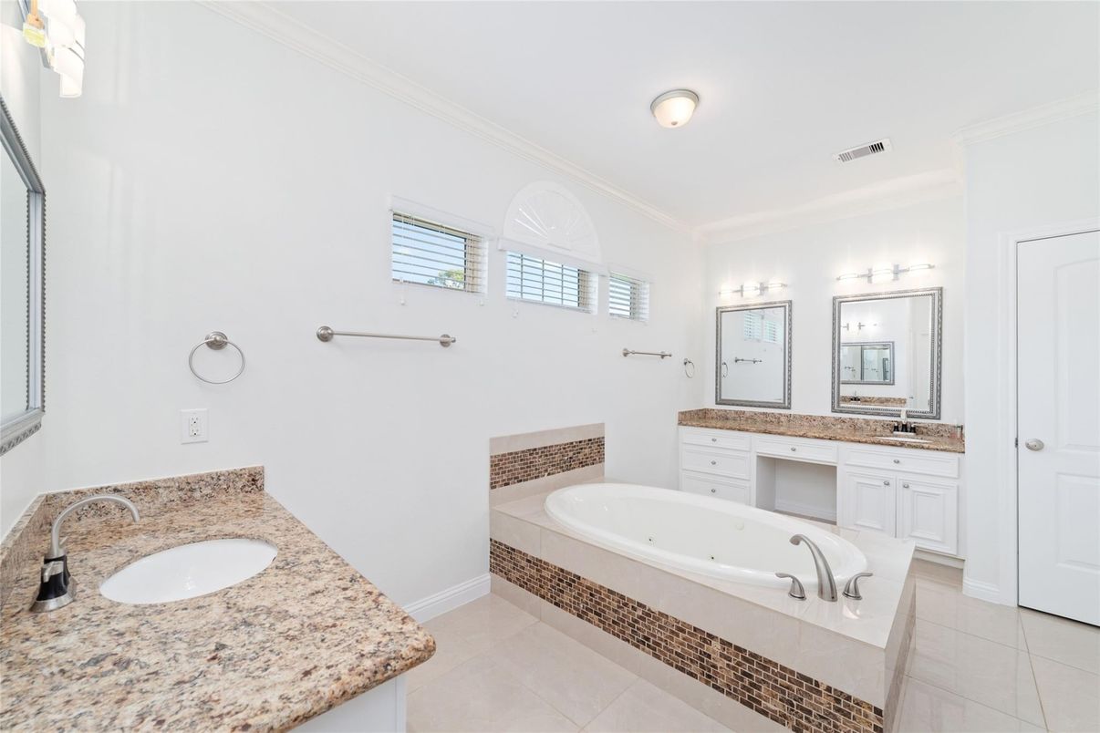 Bathroom, Dual Sink Vanities, Interior
