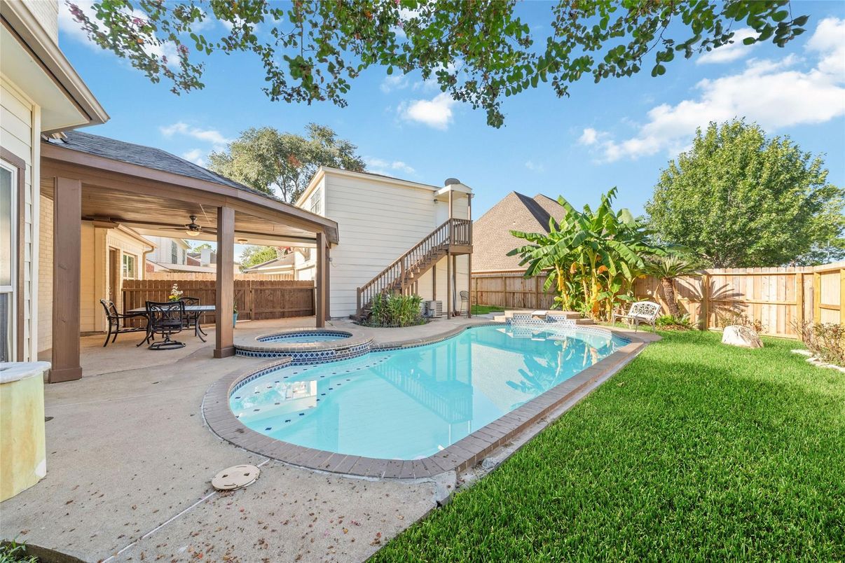 Exterior, Pool