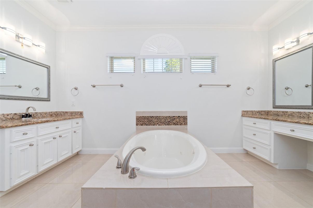 Bathroom, Dual Sink Vanities, Interior