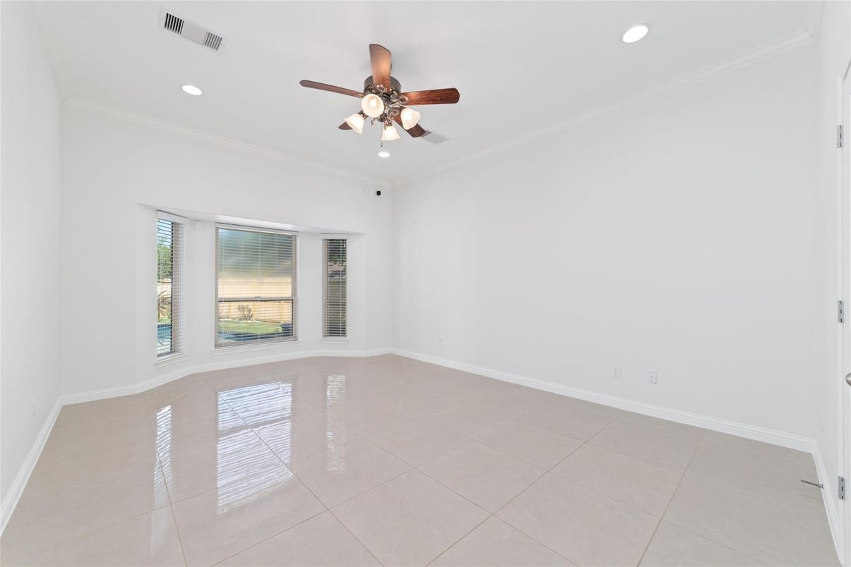 Empty room, Interior, Recessed Lighting