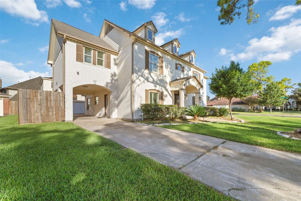 Attached, Backyard, Exterior, Facade, Georgian
