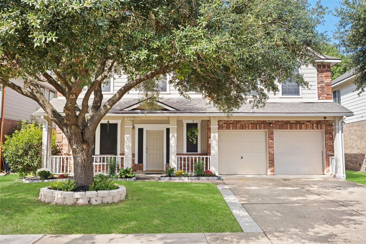 Attached, Exterior, Facade, Brick Facade, Ranch