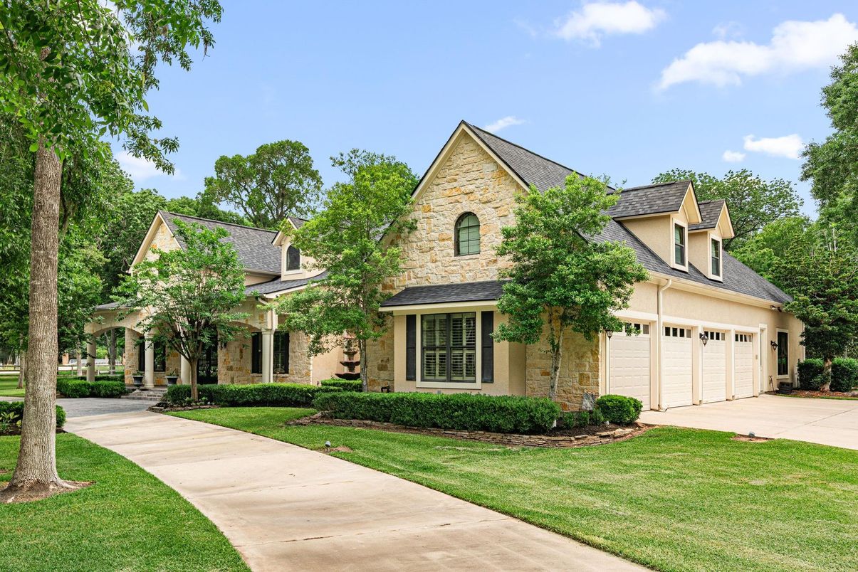 Attached, Exterior, Facade, French Provincial