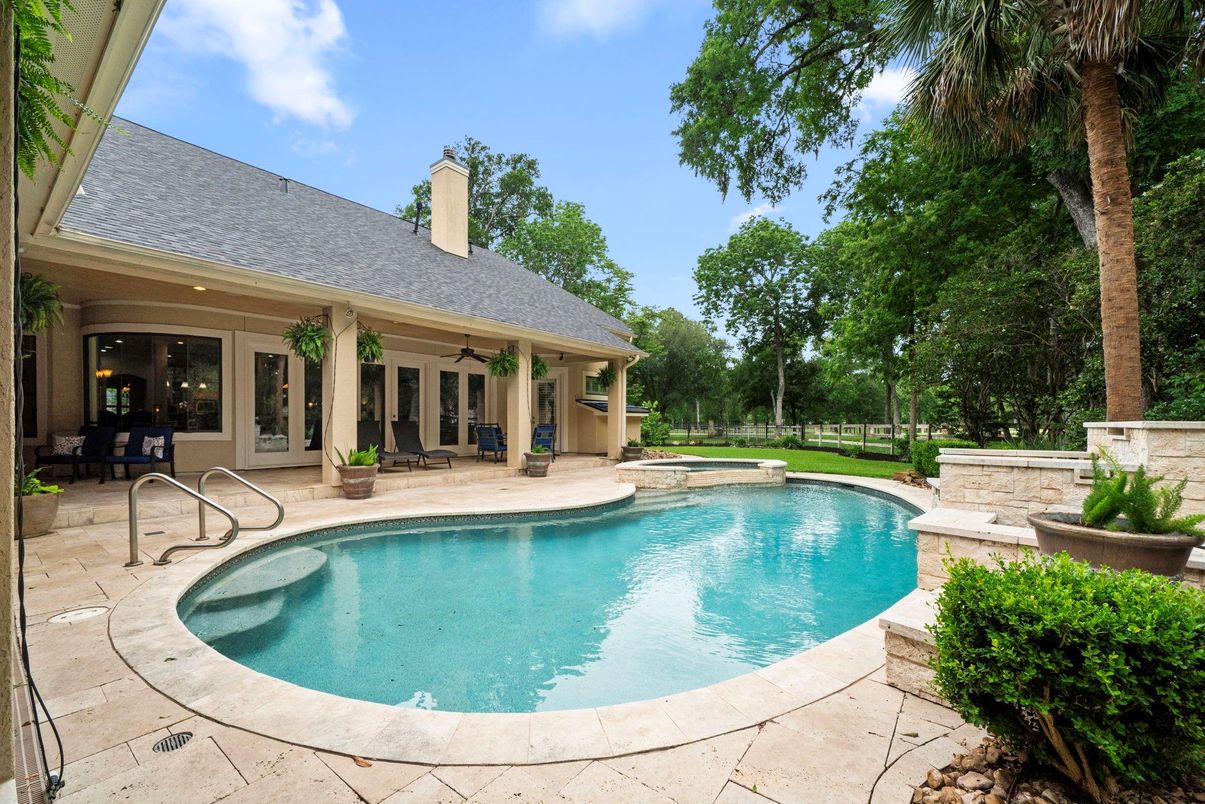 Exterior, Pool