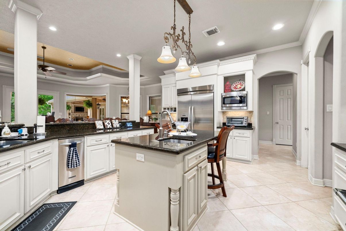 Interior, Kitchen, Pendant Lights, Recessed Lighting, Stainless Steel Appliances