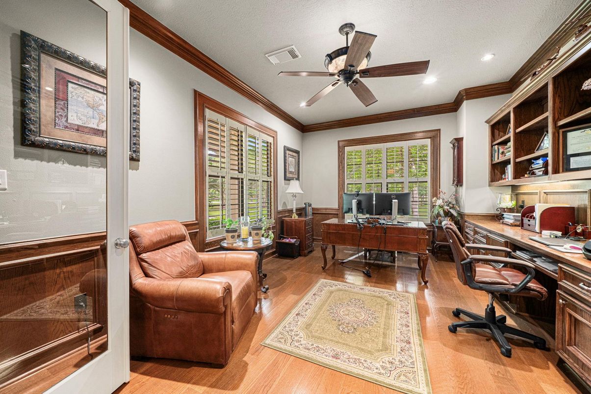 Home Office, Interior, Recessed Lighting, Wood Texture Flooring