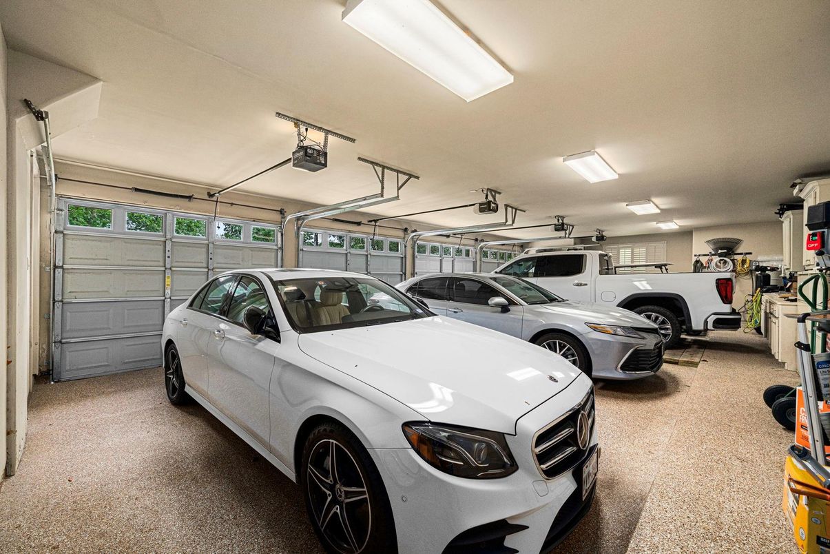 Garage, Interior