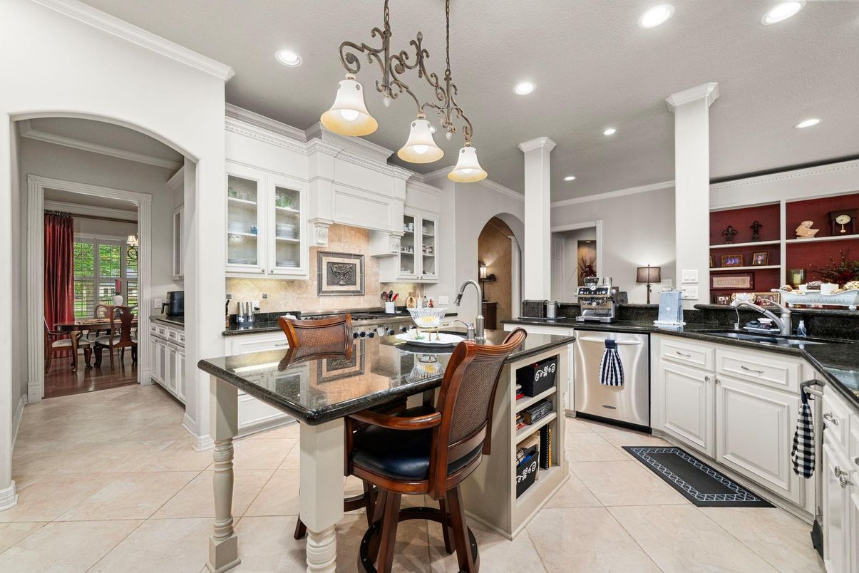 Dining room, Interior, Kitchen, Pendant Lights, Recessed Lighting, Stainless Steel Appliances