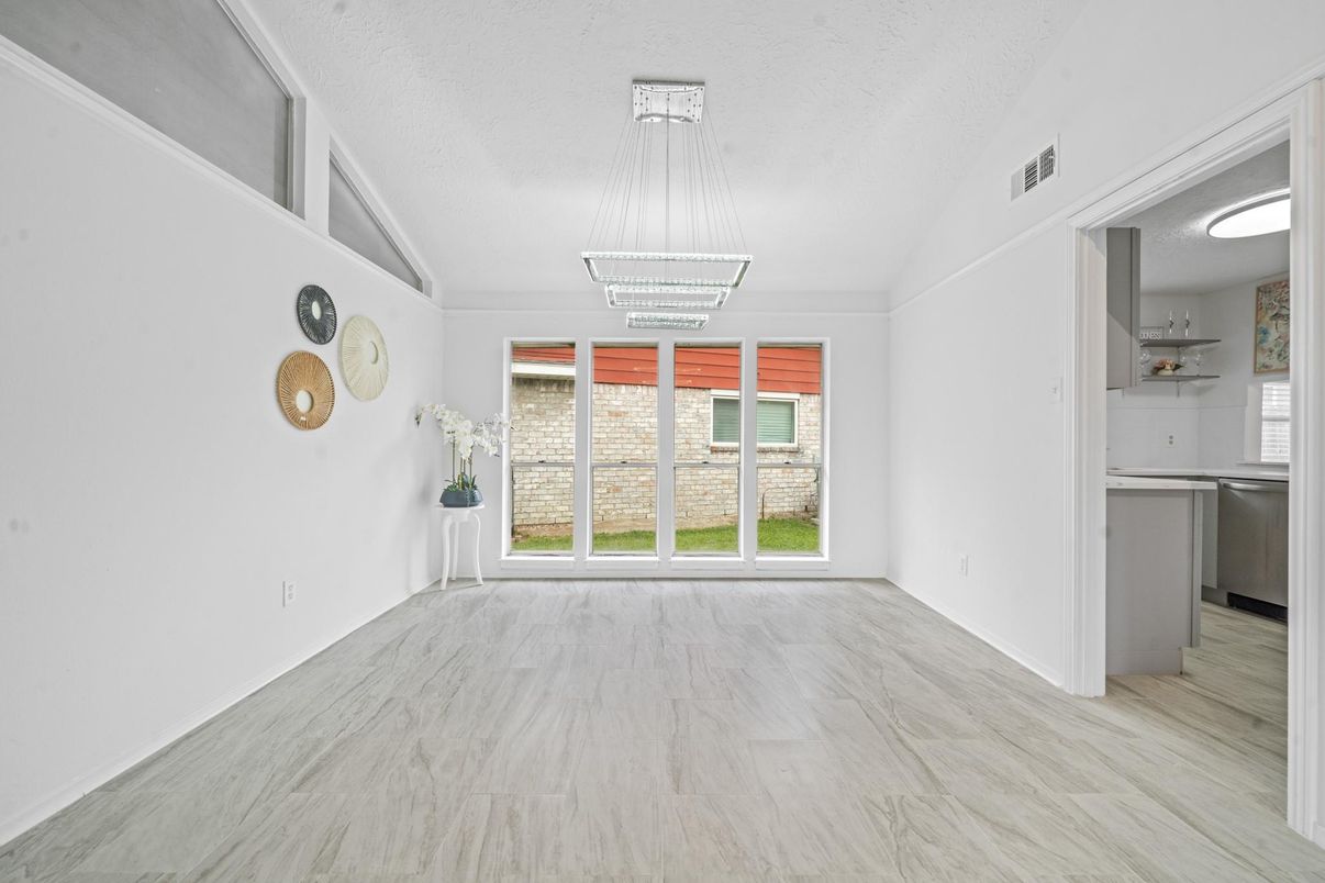 Chandelier, Empty room, Interior, Pendant Lights