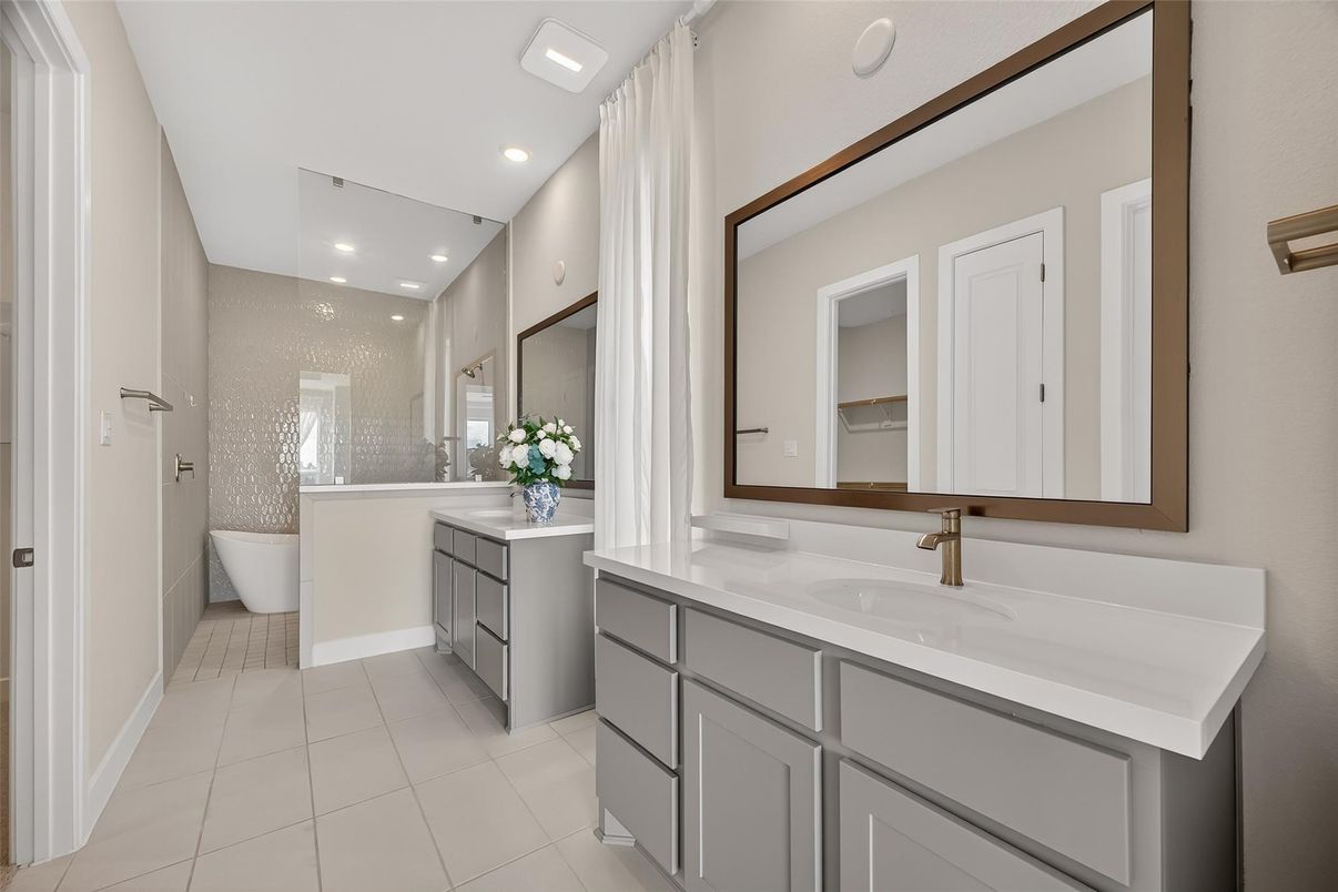 Bathroom, Interior, Recessed Lighting