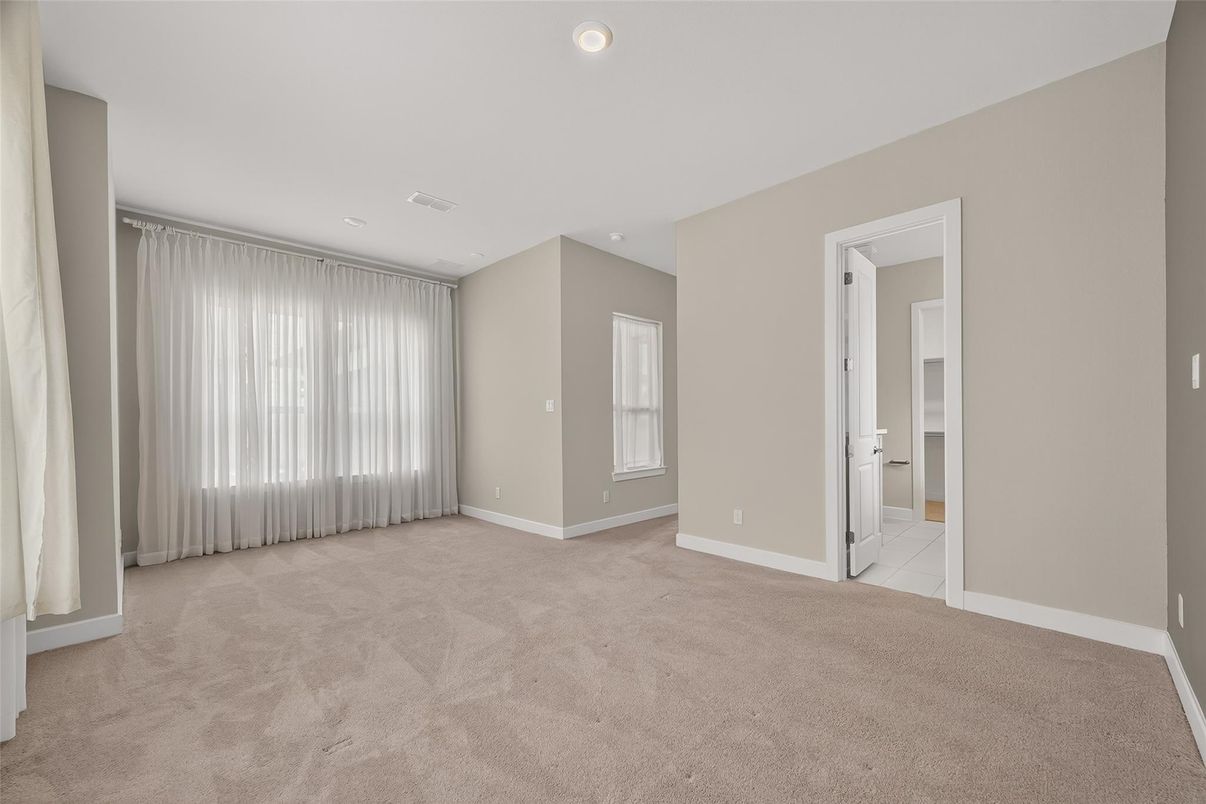Empty room, Interior, Recessed Lighting
