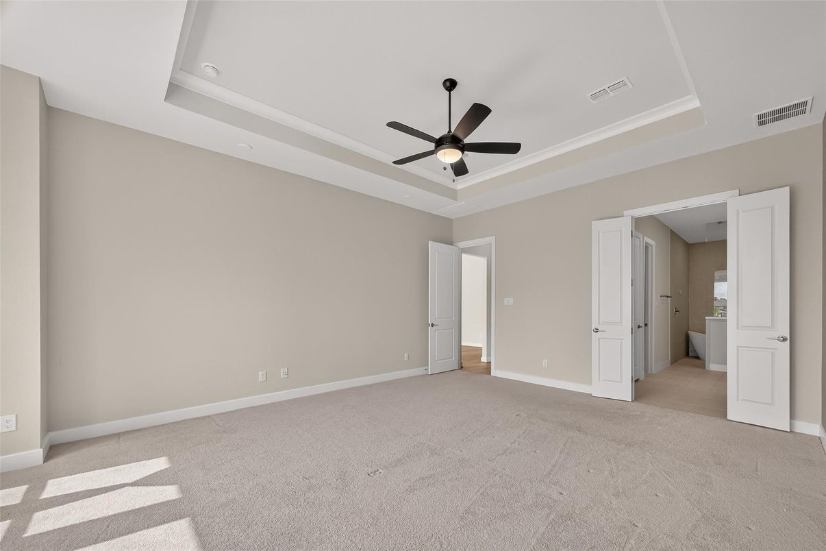 Empty room, Interior
