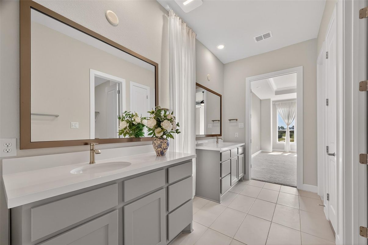 Bathroom, Dual Sink Vanities, Interior, Recessed Lighting