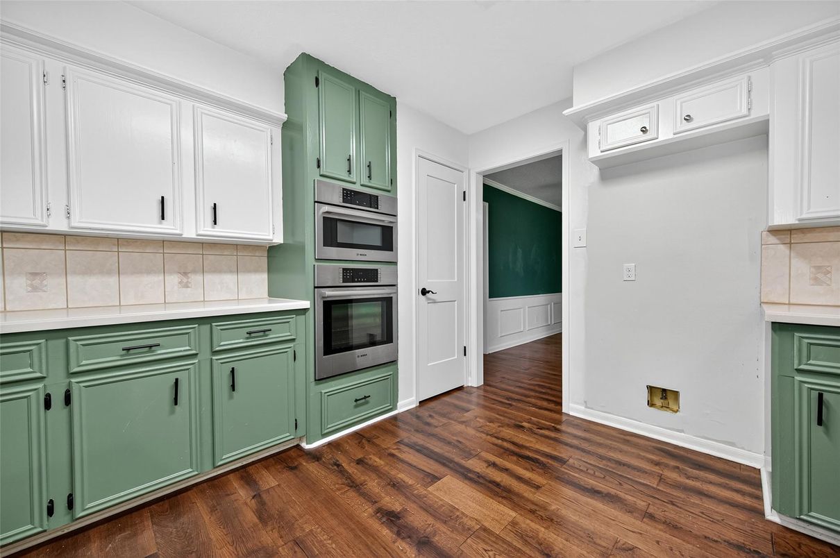 Interior, Kitchen, Stainless Steel Appliances, Wood Texture Flooring