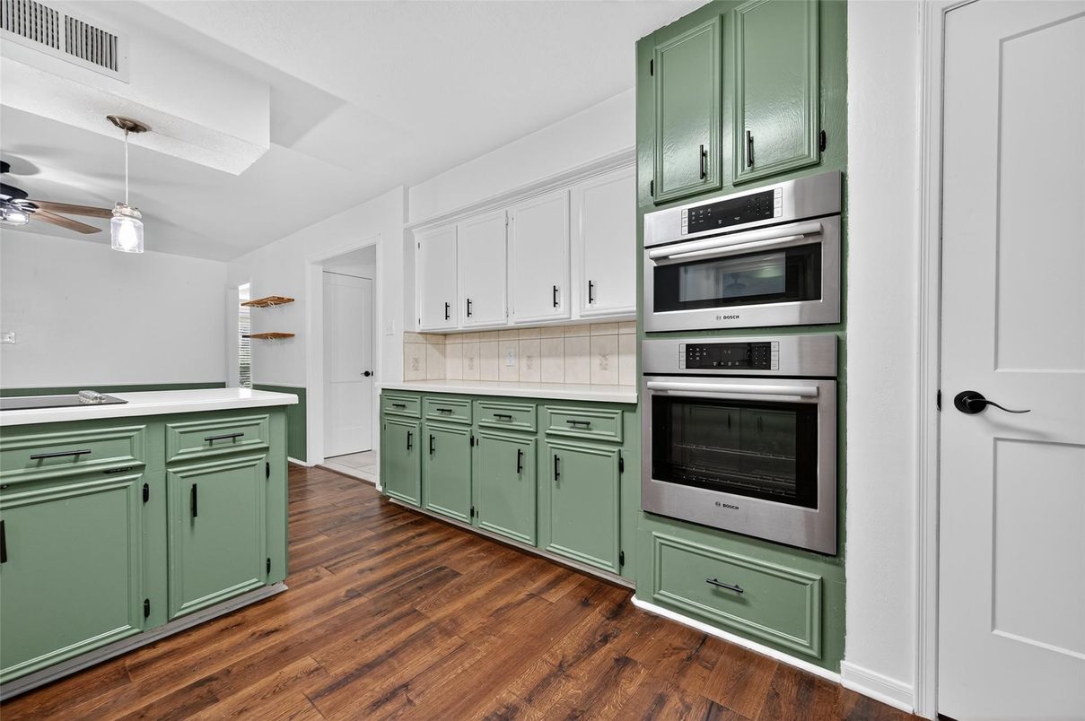 Interior, Kitchen, Stainless Steel Appliances, Wood Texture Flooring