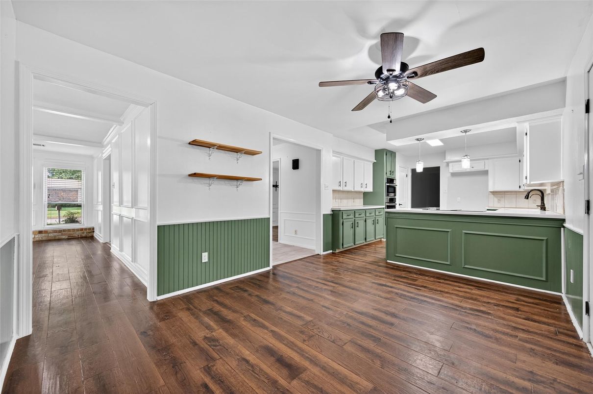 Interior, Kitchen, Pendant Lights, Wood Texture Flooring