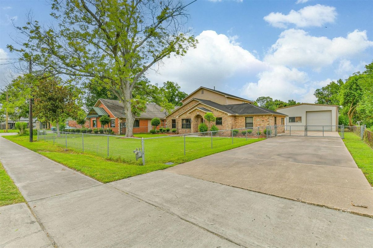 Backyard, Detached Garage, Exterior