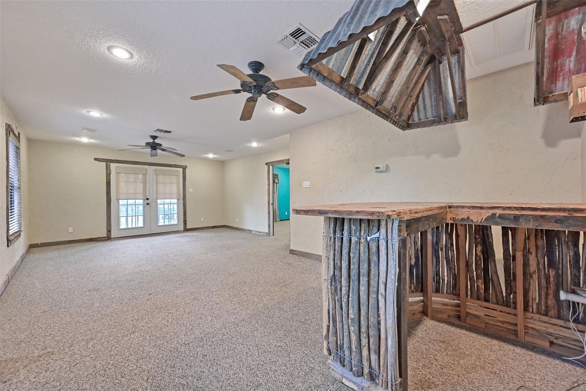 Empty room, Interior, Recessed Lighting