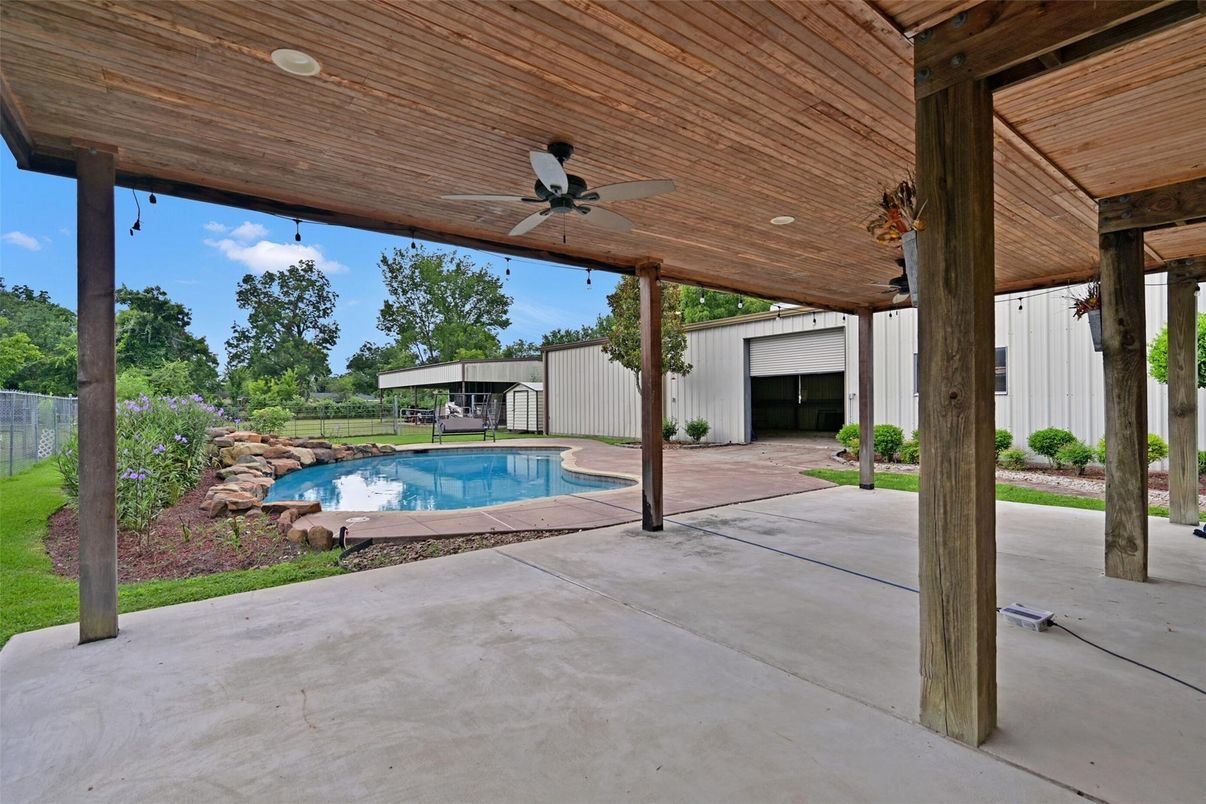 Exterior, Pool