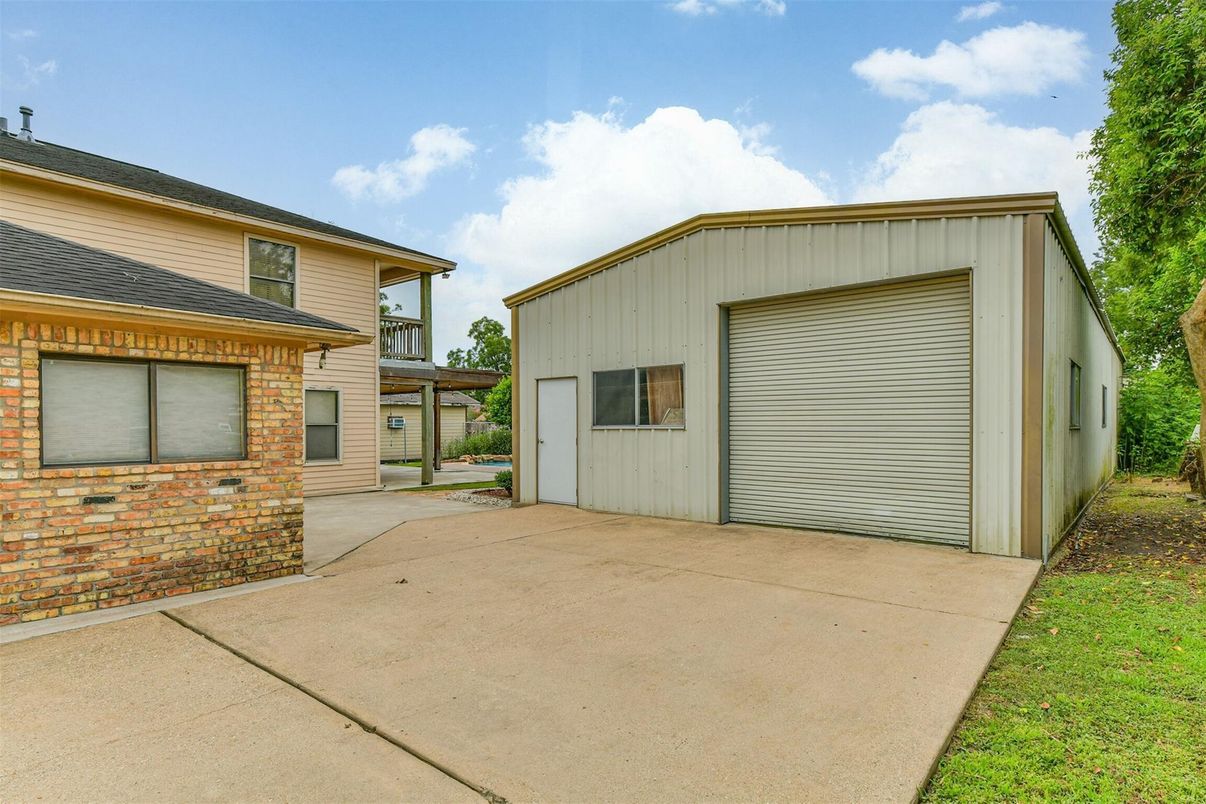 Detached Garage, Exterior