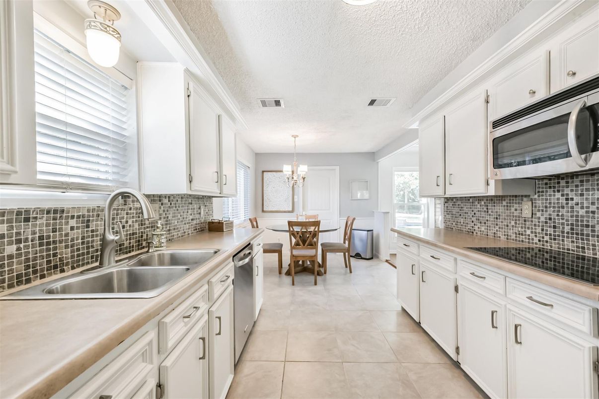 Chandelier, Dining room, Interior, Kitchen