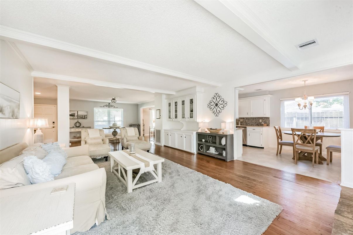 Chandelier, Dining room, Interior, Kitchen, Living room, Recessed Lighting, Wood Texture Flooring