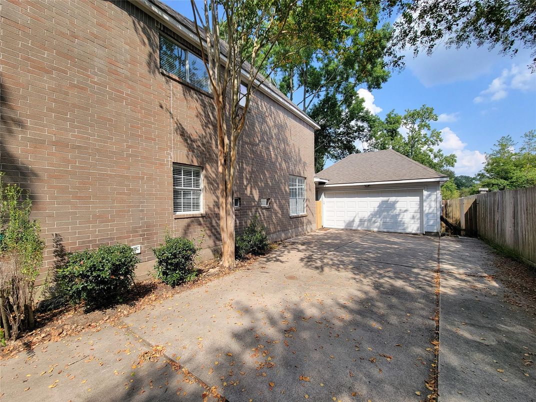 Detached Garage, Exterior