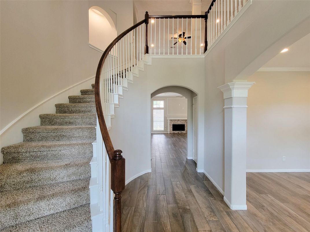 Interior, Pendant Lights, Recessed Lighting, Wood Texture Flooring