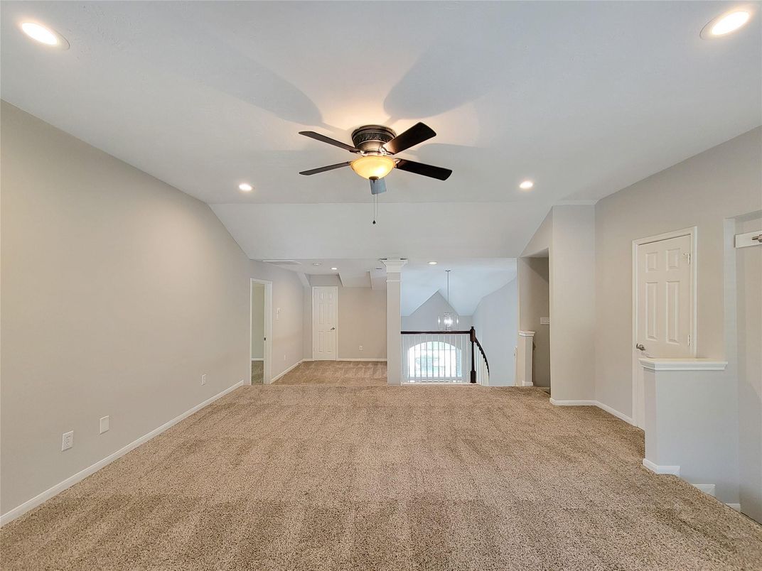 Empty room, Interior, Recessed Lighting
