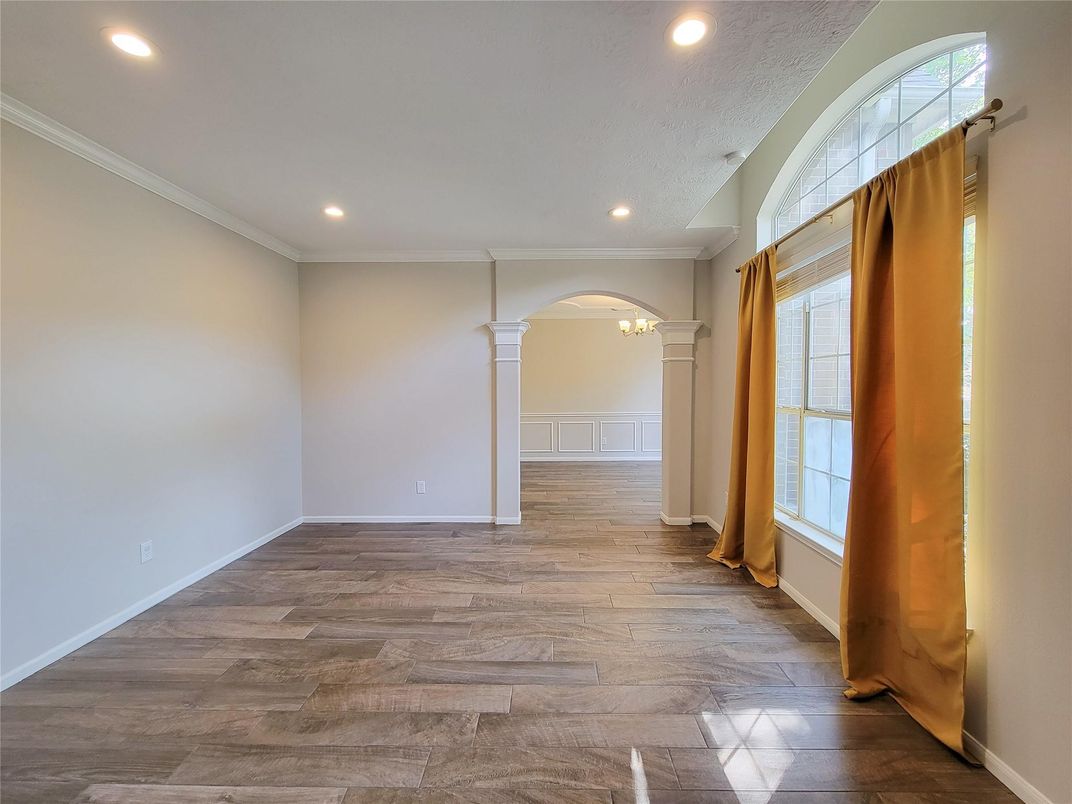 Empty room, Interior, Recessed Lighting, Wood Texture Flooring