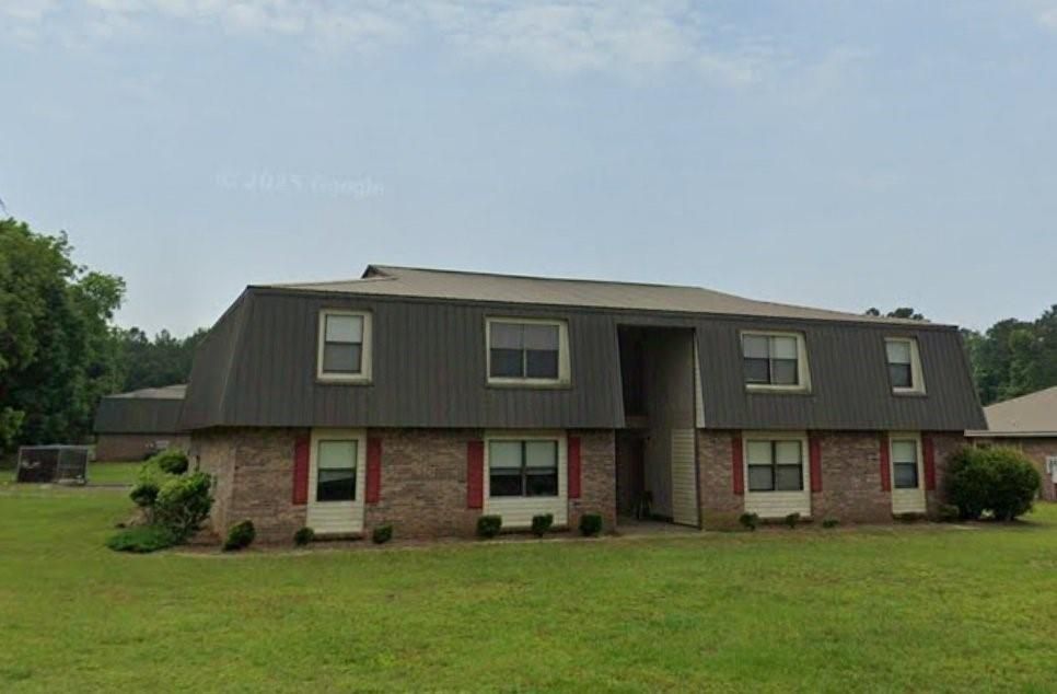 Exterior, Facade, Brick Facade, Raised Ranch