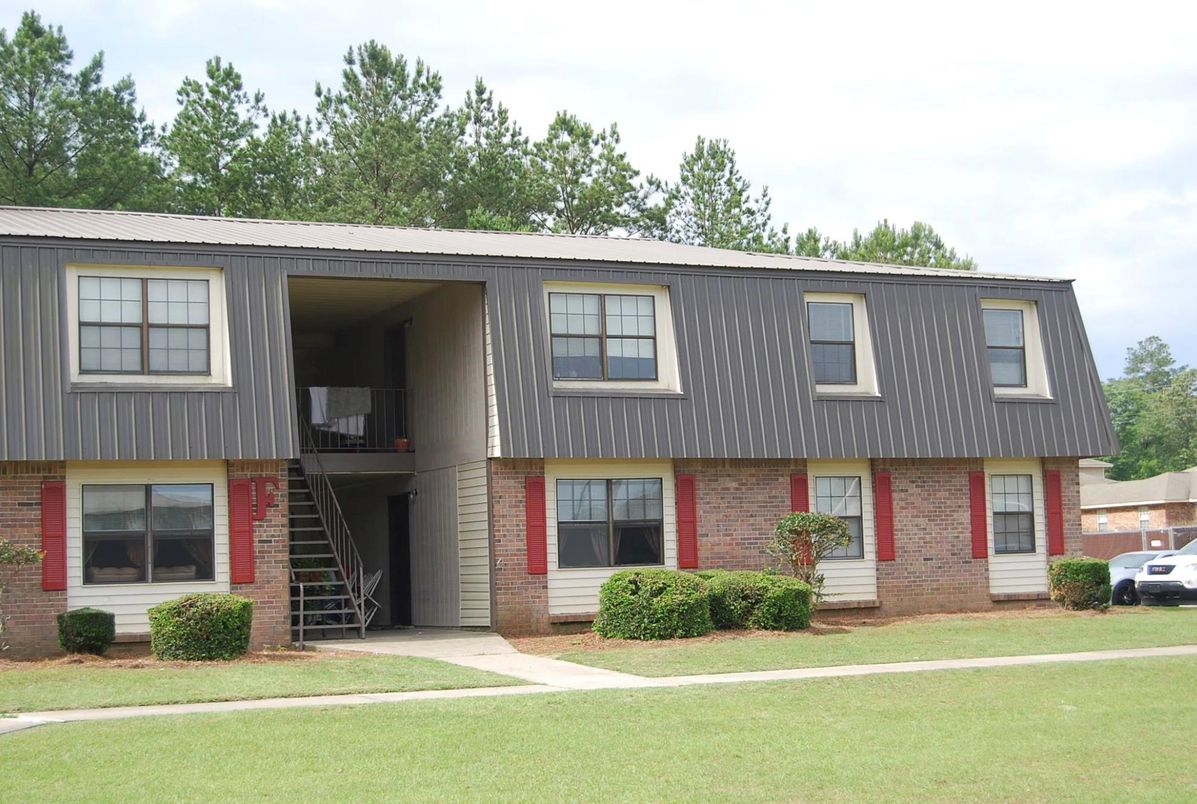Exterior, Facade, Brick Facade, Raised Ranch