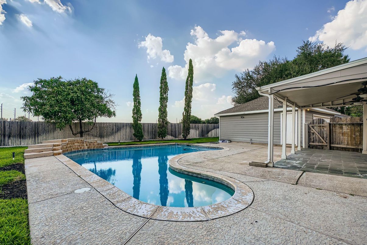 Exterior, Pool