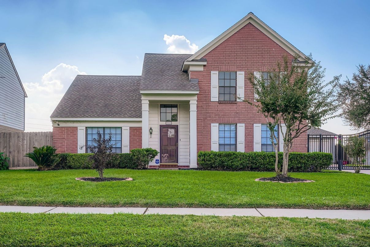 Exterior, Facade, Brick Facade, Brick Traditional