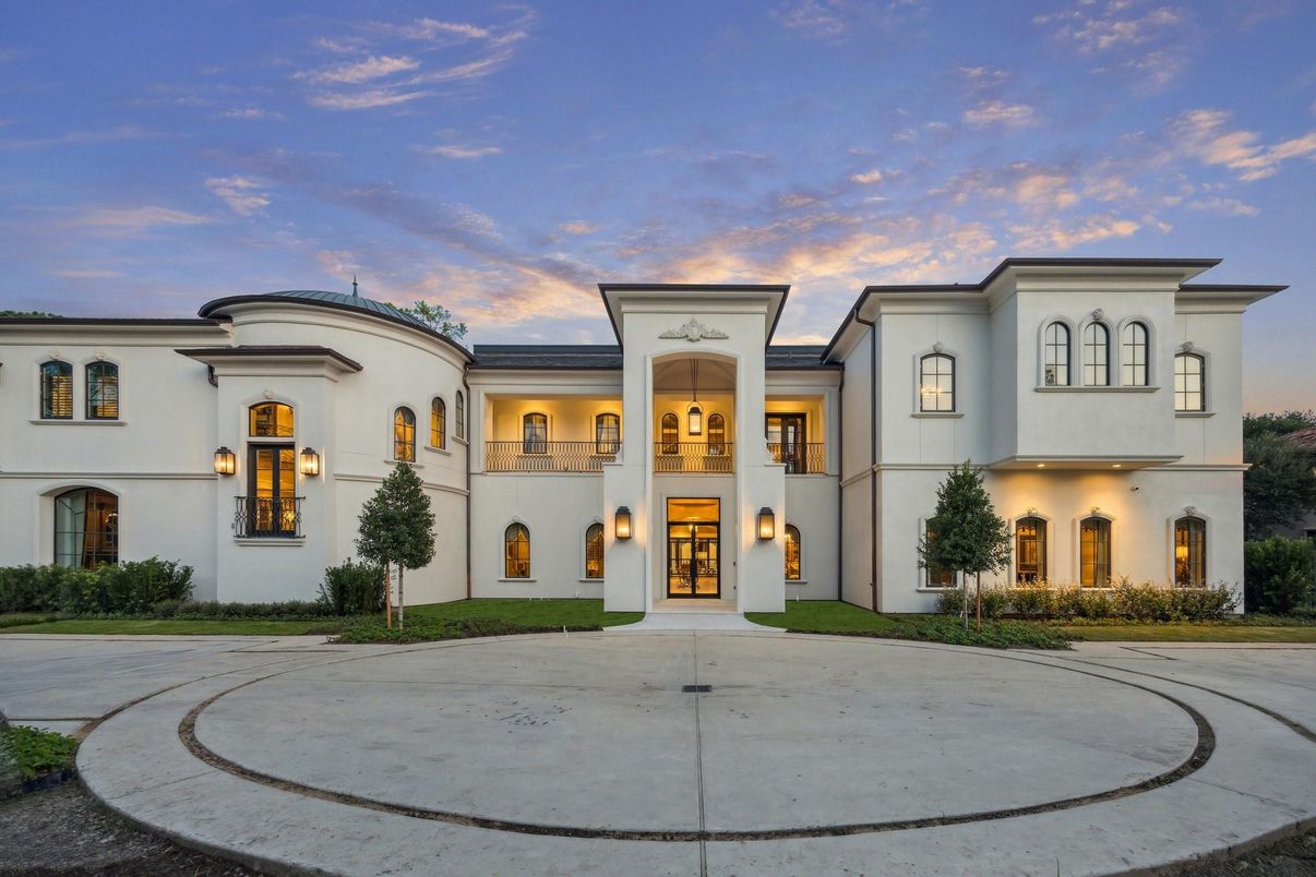 Exterior, Facade, French Provincial