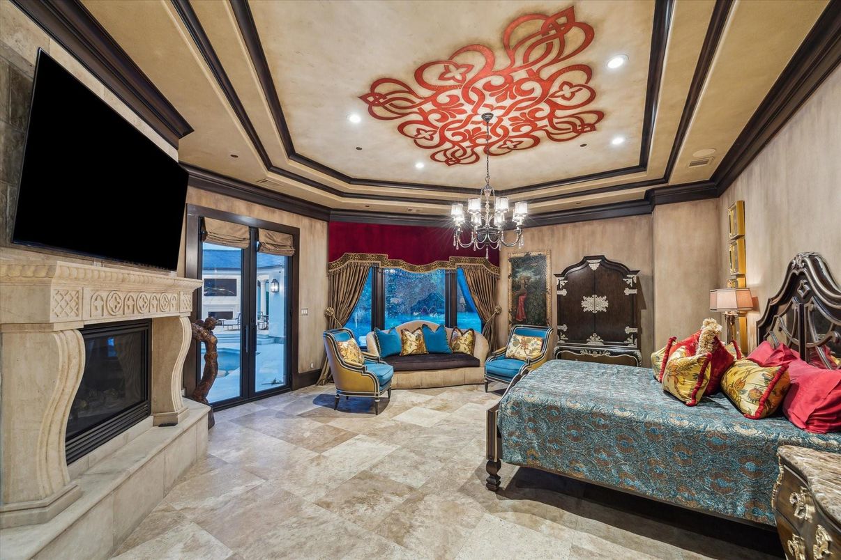 Chandelier, Fireplace, Interior, Recessed Lighting