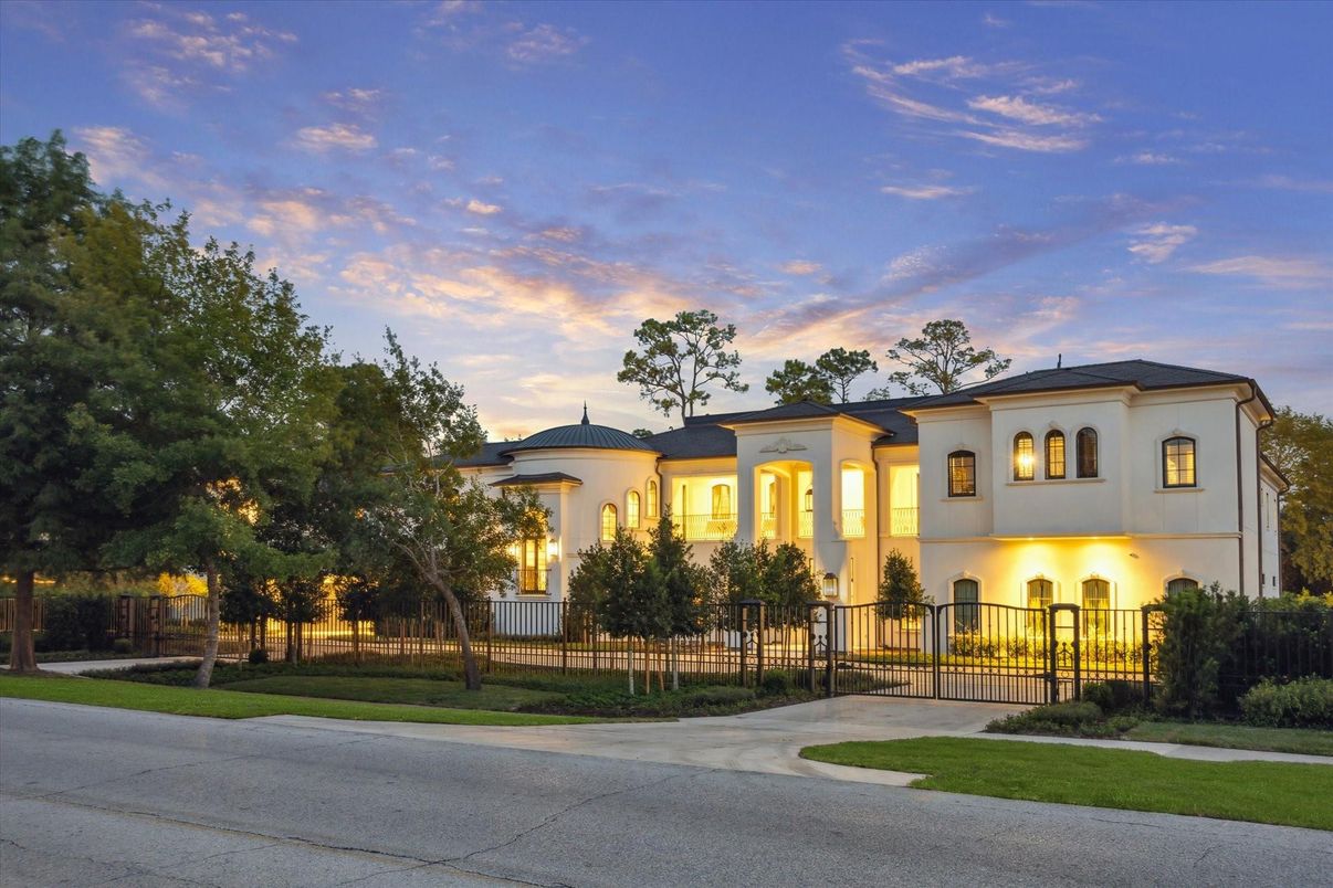 Backyard, Exterior, Facade, French Provincial