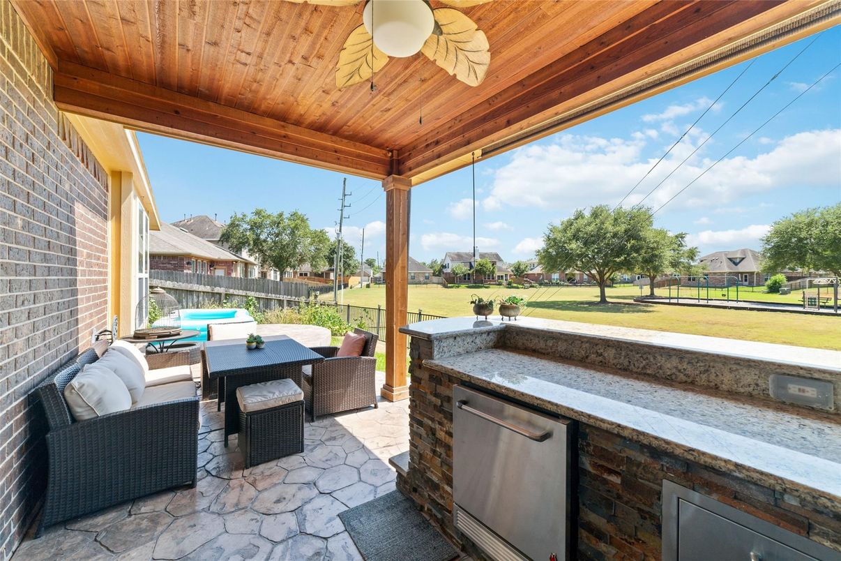 Exterior, Outdoor Kitchen