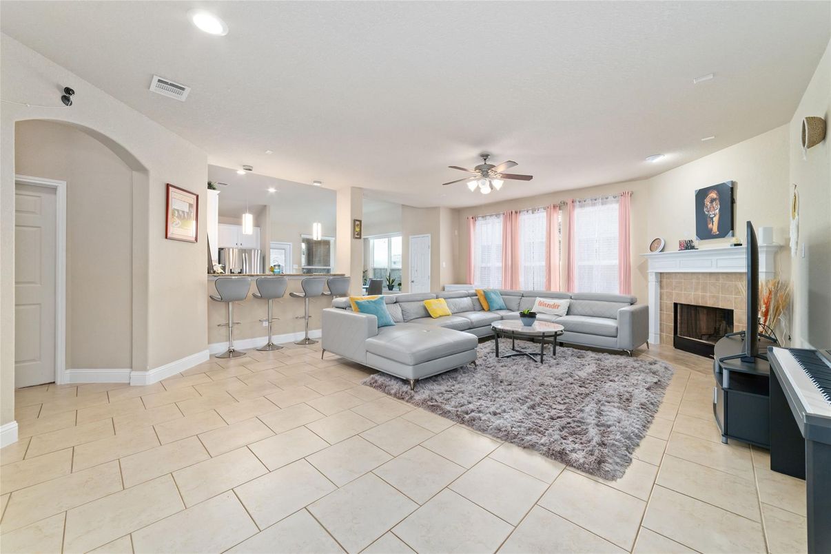Fireplace, Interior, Living room, Piano, Recessed Lighting