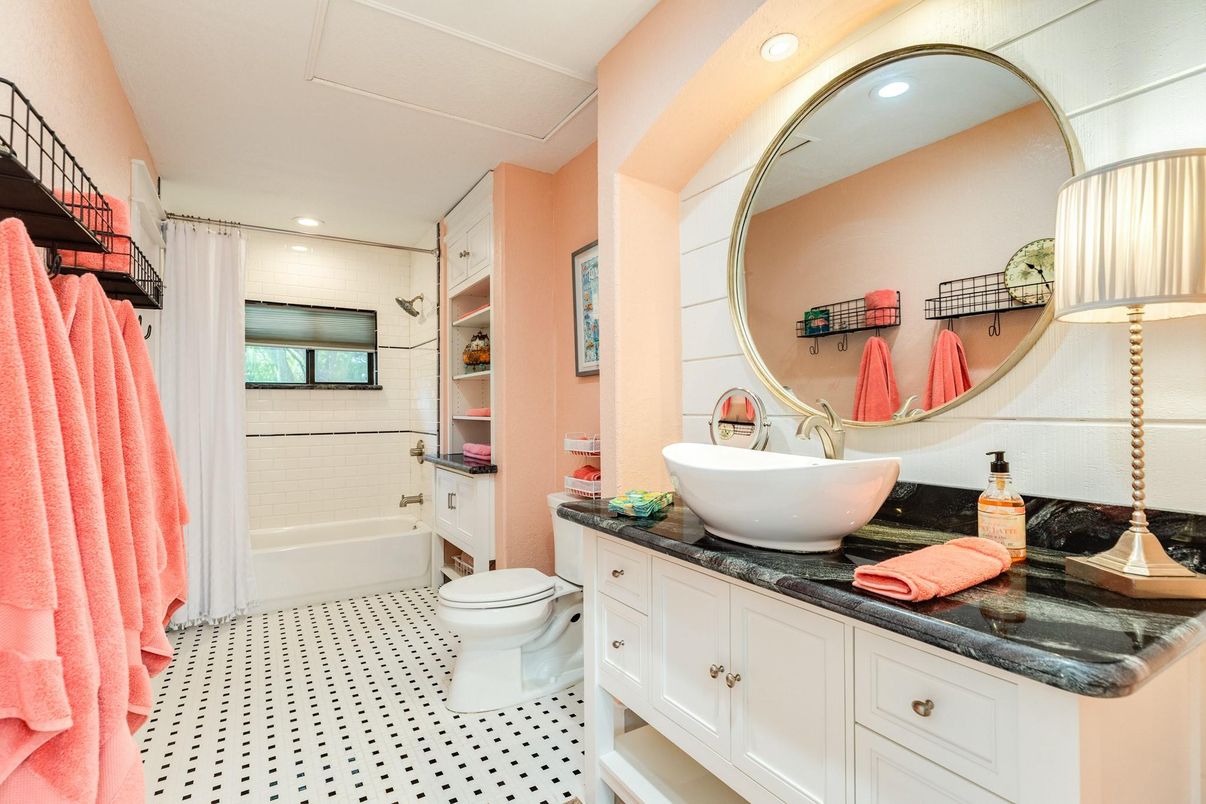 Bathroom, Dual Sink Vanities, Interior, Recessed Lighting