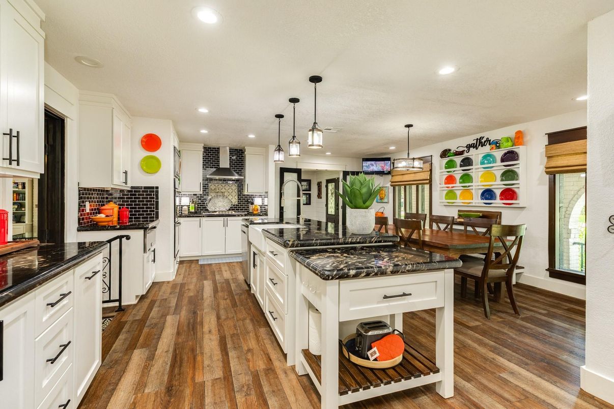 Dining room, Interior, Kitchen, Pendant Lights, Recessed Lighting, Wood Texture Flooring