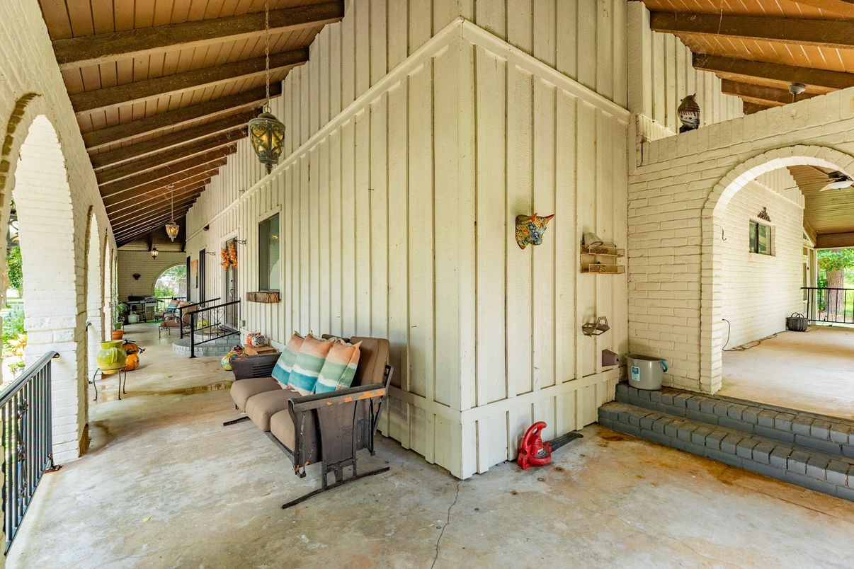 Exterior, Wooden Beams