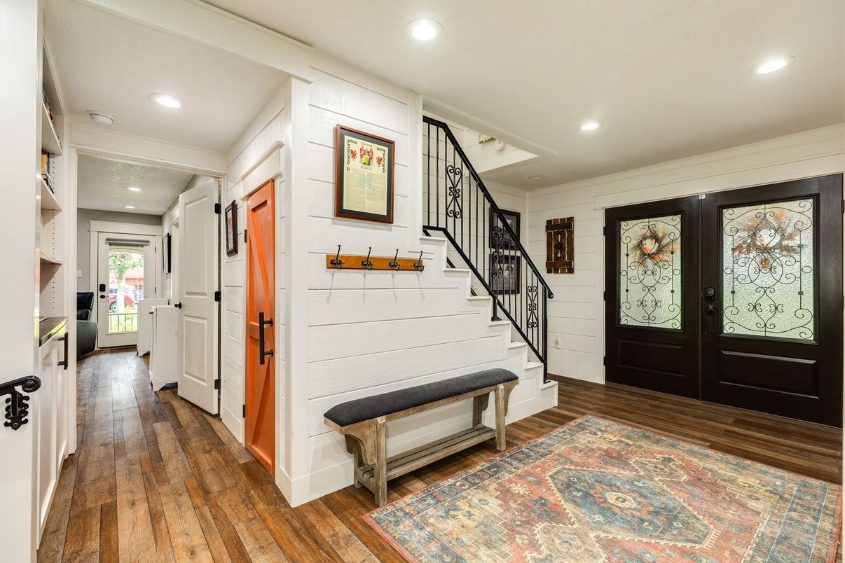 Interior, Recessed Lighting, Wood Texture Flooring