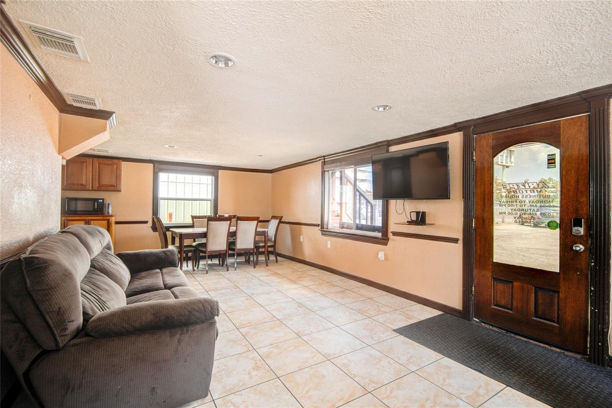 Dining room, Interior, Recessed Lighting