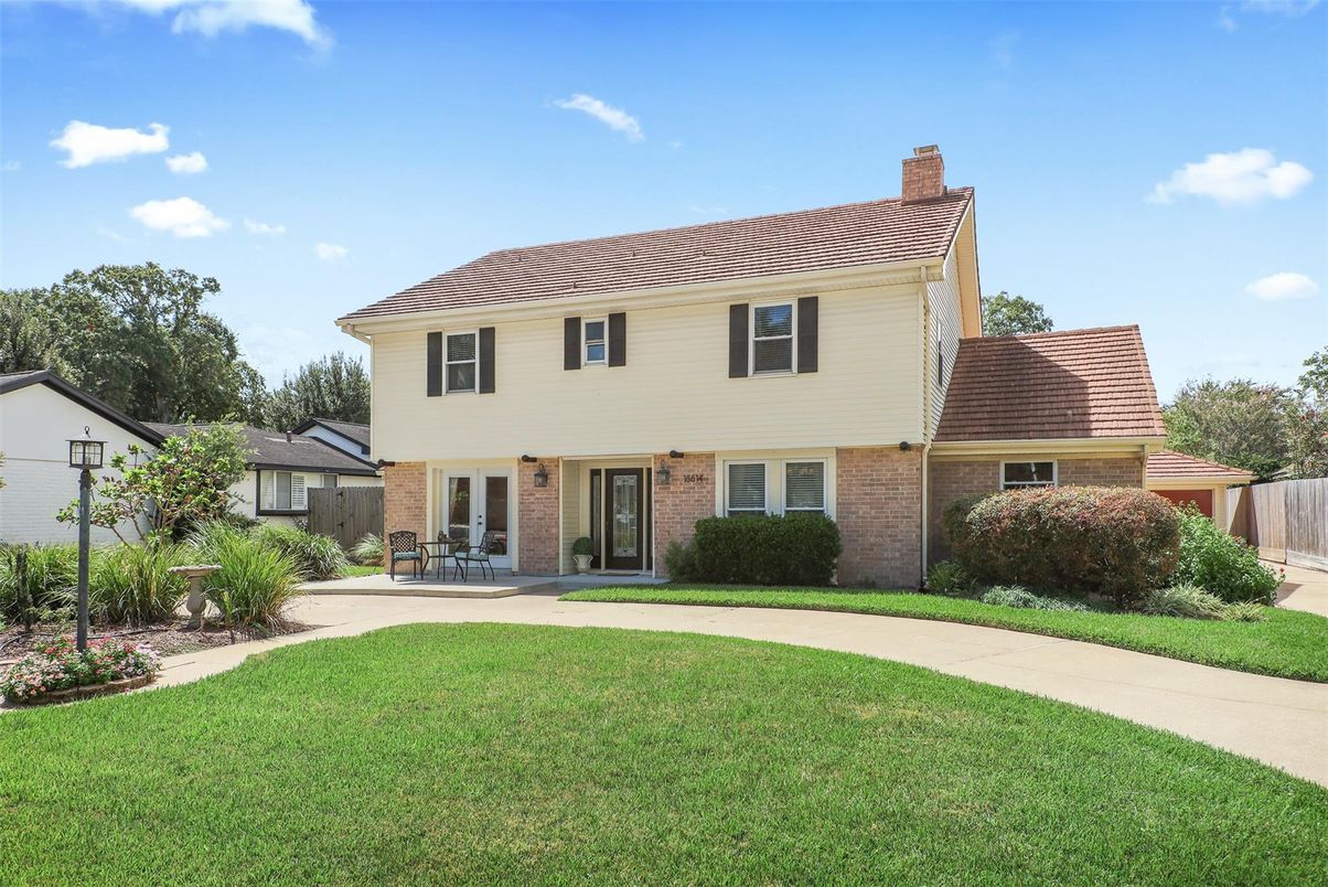 Backyard, Exterior, Facade, Brick Facade, Split Level