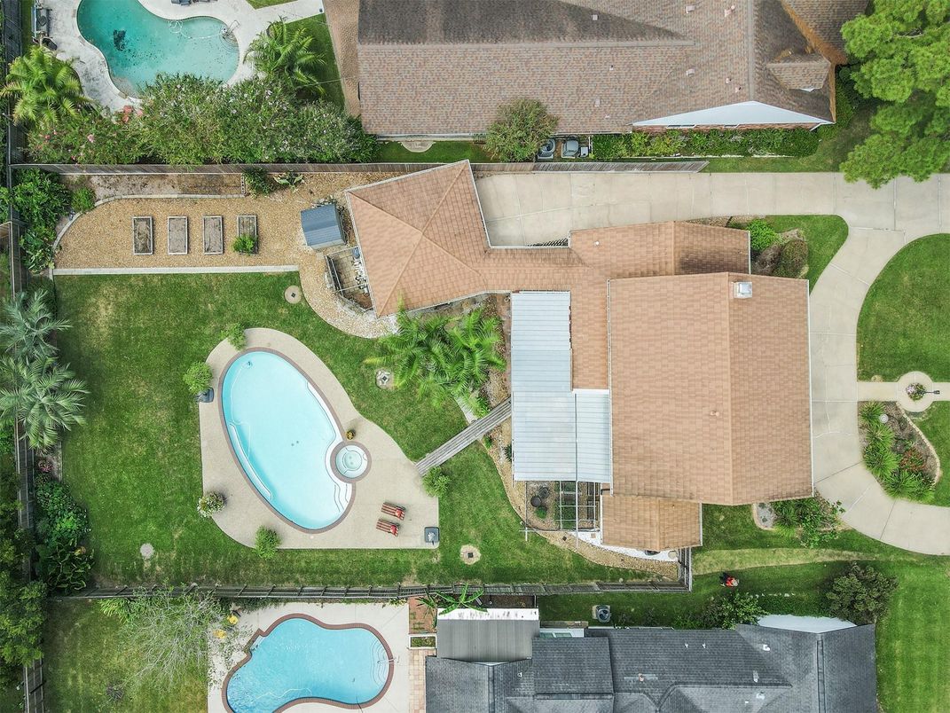 Exterior, Drone