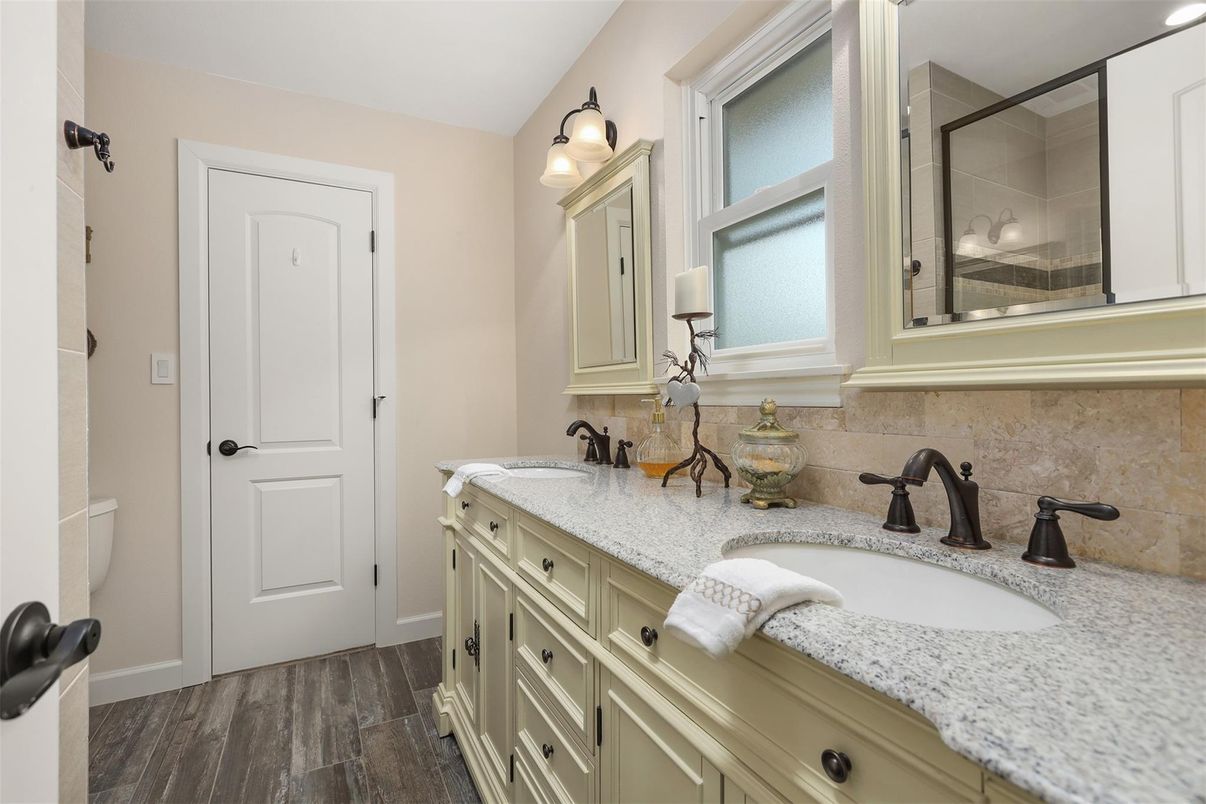 Bathroom, Dual Sink Vanities, Interior, Wood Texture Flooring