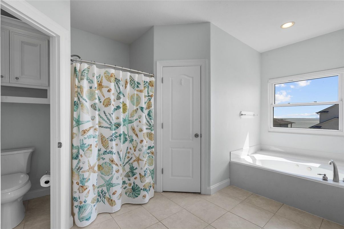 Bathroom, Interior, Recessed Lighting